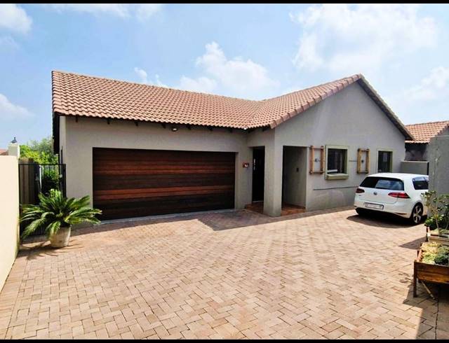3 BEDROOM HOUSE FOR SALE IN THATCHFIELD